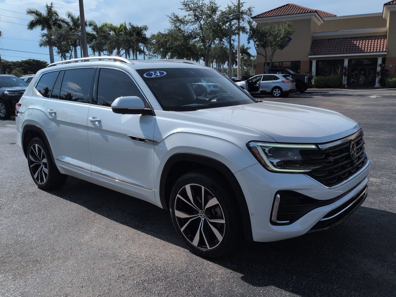 Used 2024 Volkswagen Atlas SEL Premium R-Line AWD/4WD image 2