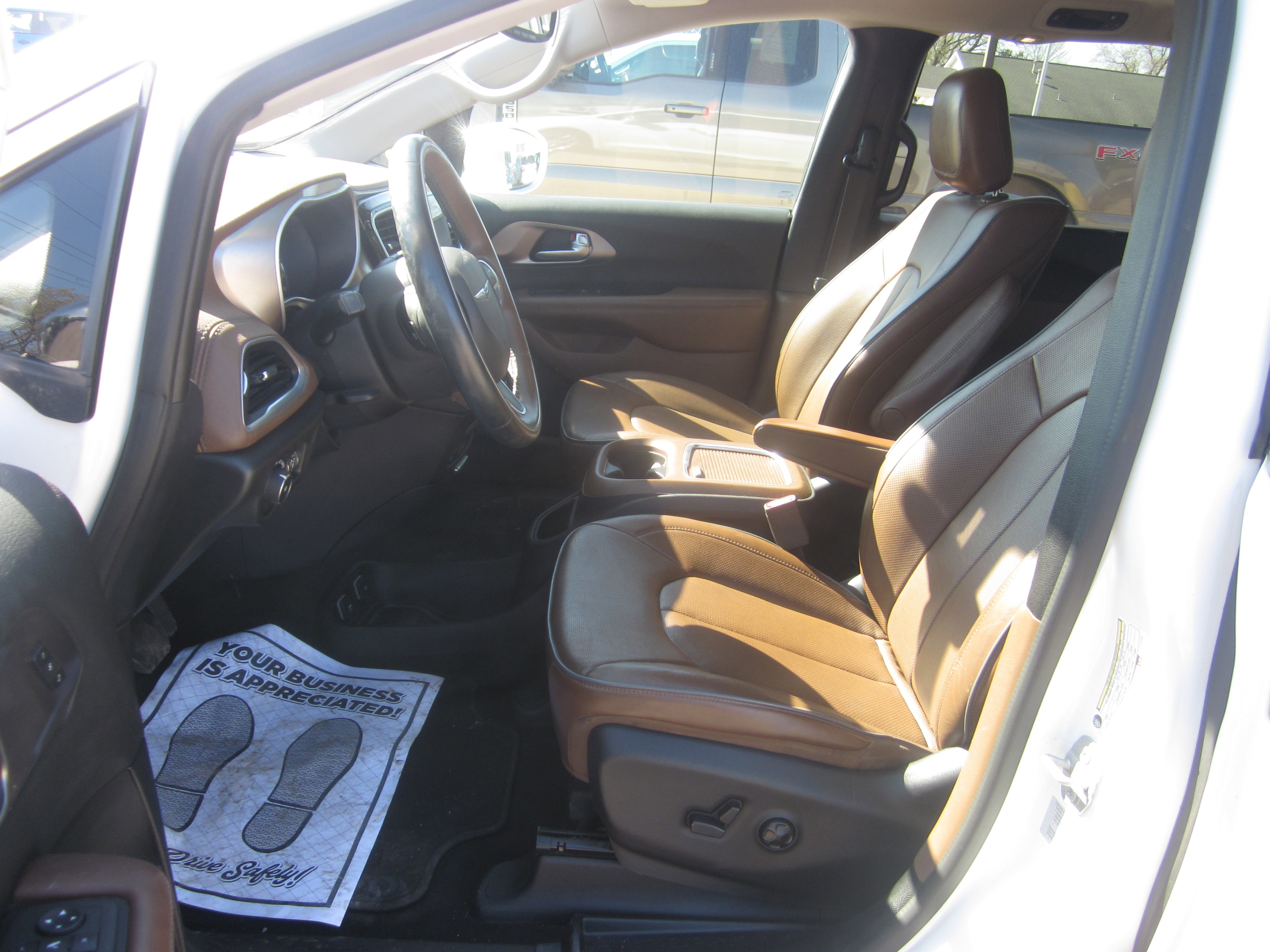 Used 2018 Chrysler Pacifica Limited image 11