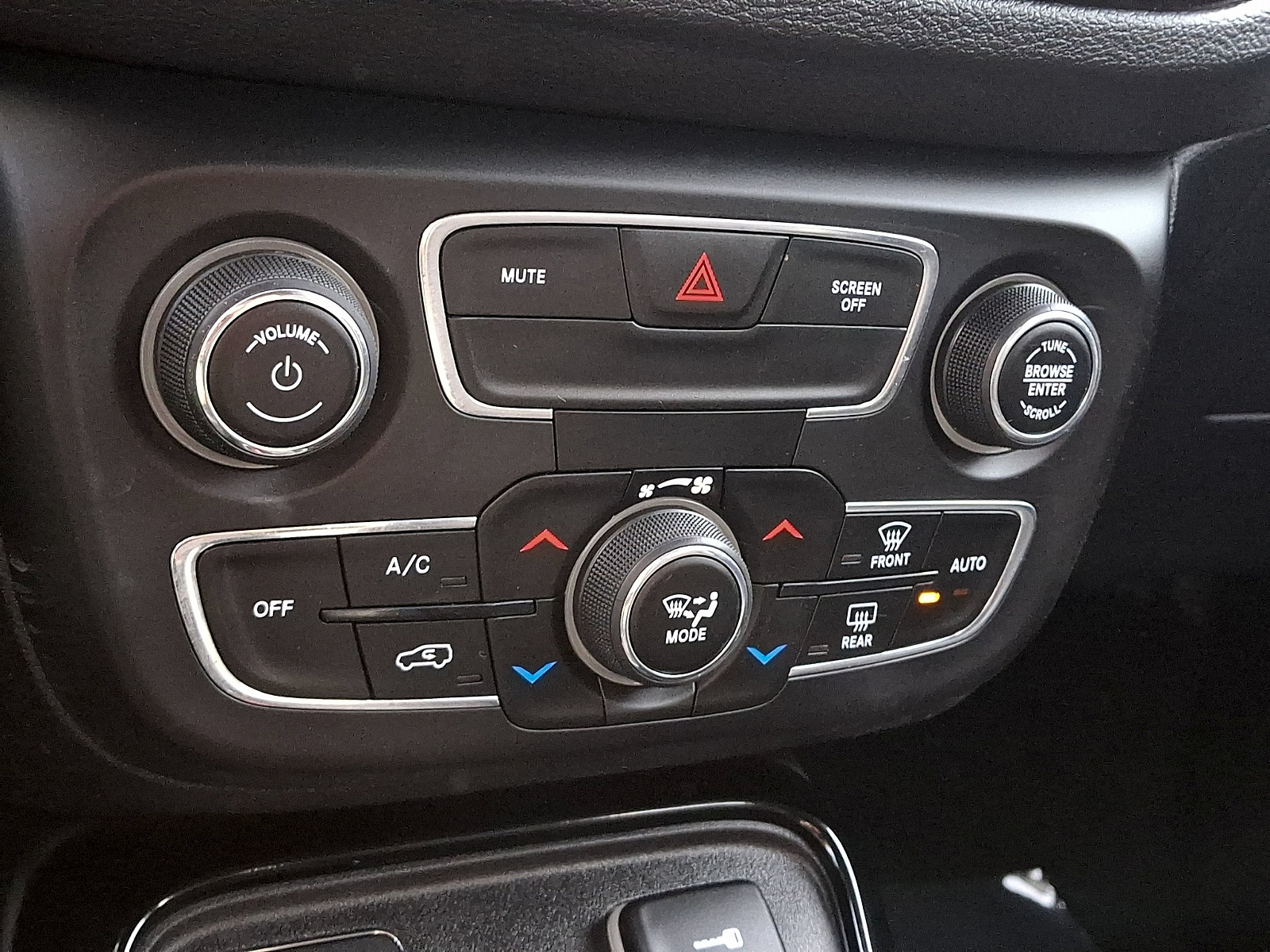 Used 2019 Jeep Compass Latitude FWD image 18