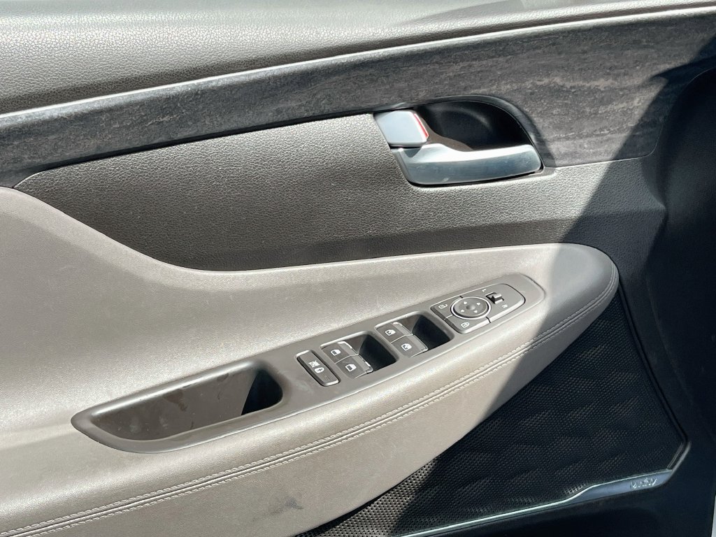 Used 2019 Hyundai Santa Fe SEL FWD image 17