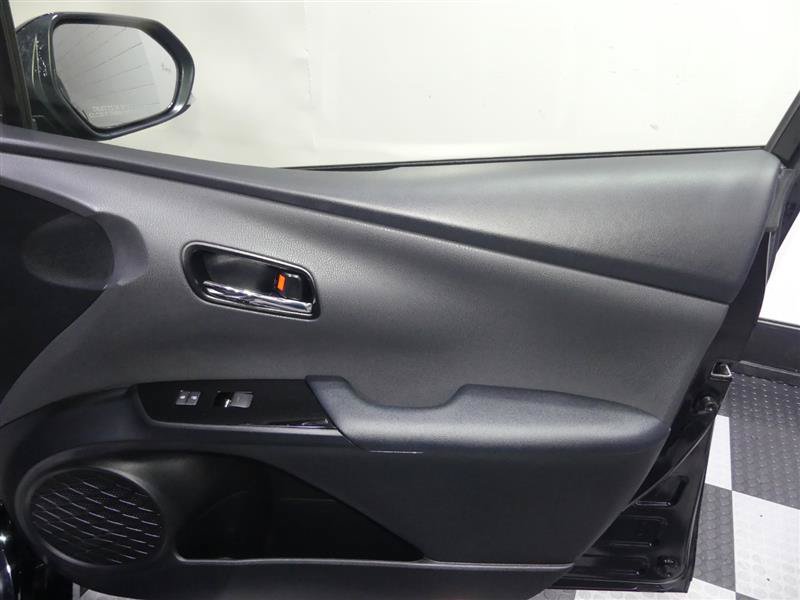 Used 2022 Toyota Prius FWD image 18
