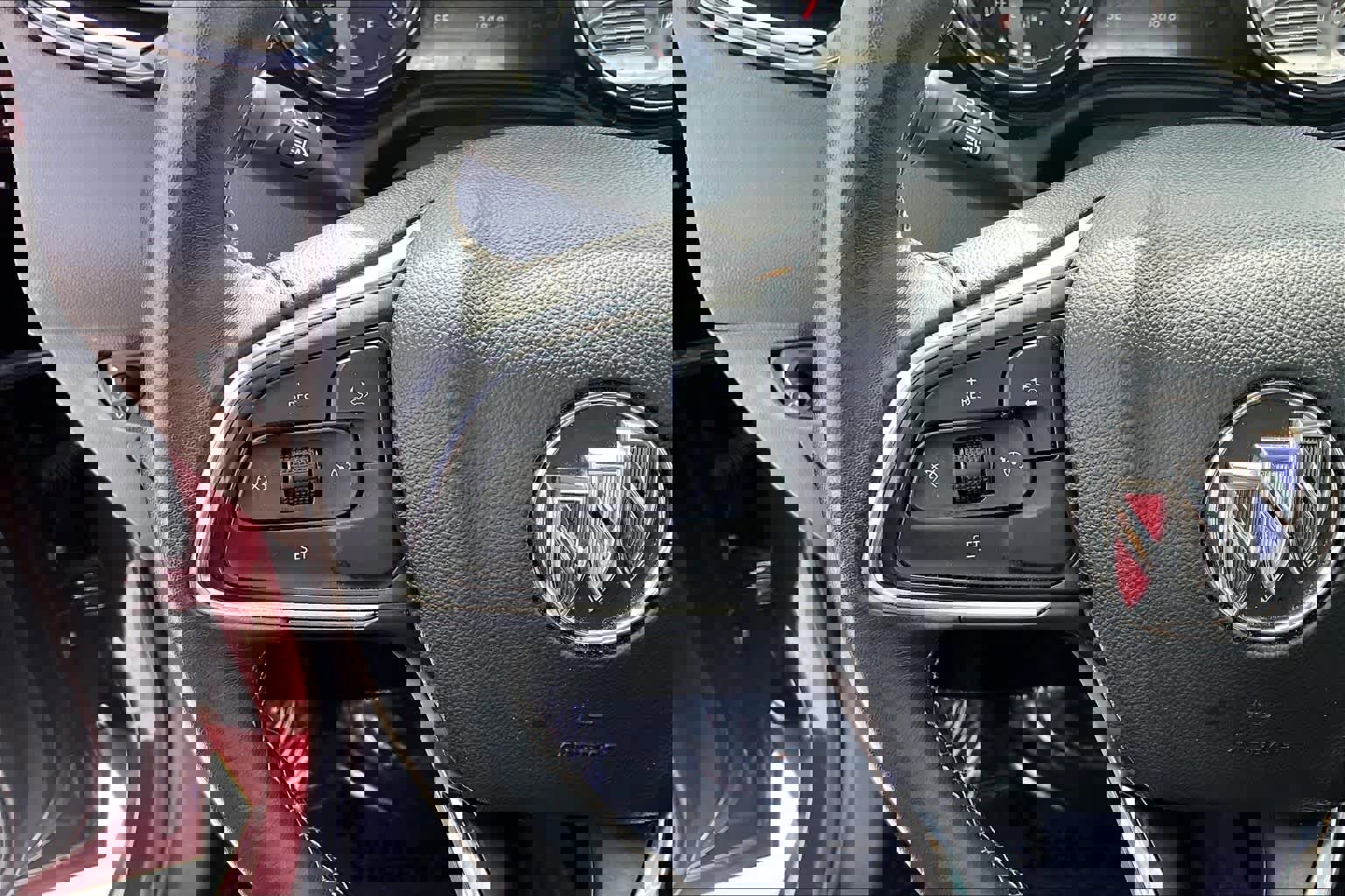 Used 2023 Buick Encore GX Select w/ Sport Touring Package image 23