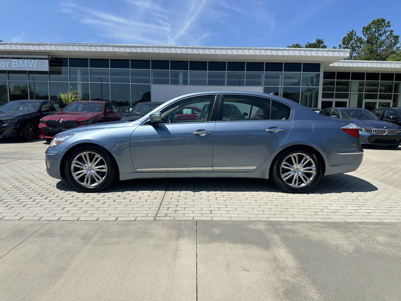Used 2011 Hyundai Genesis 4.6 RWD image 2