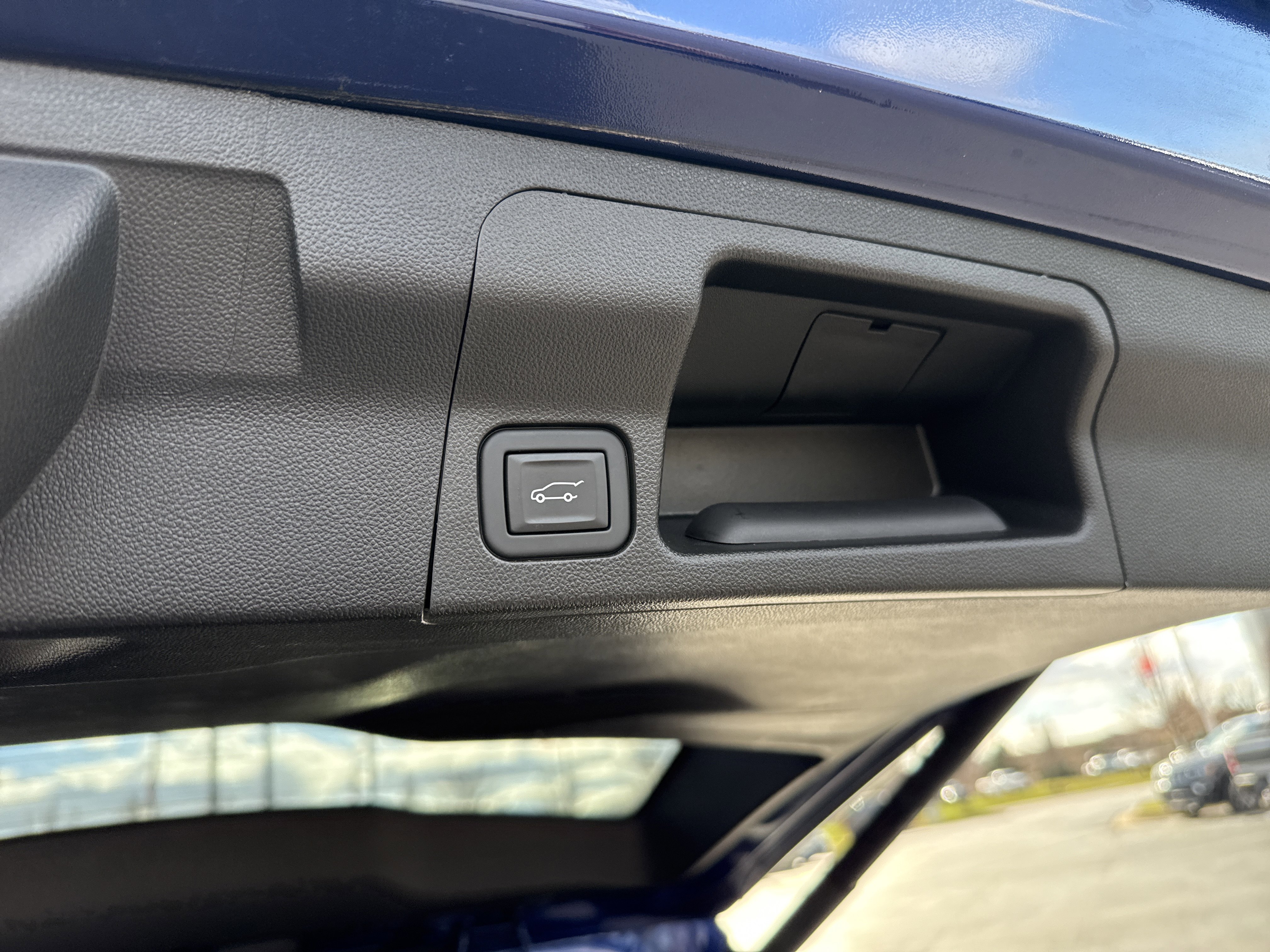 Used 2023 GMC Acadia SLE w/ Driver Convenience Package image 8