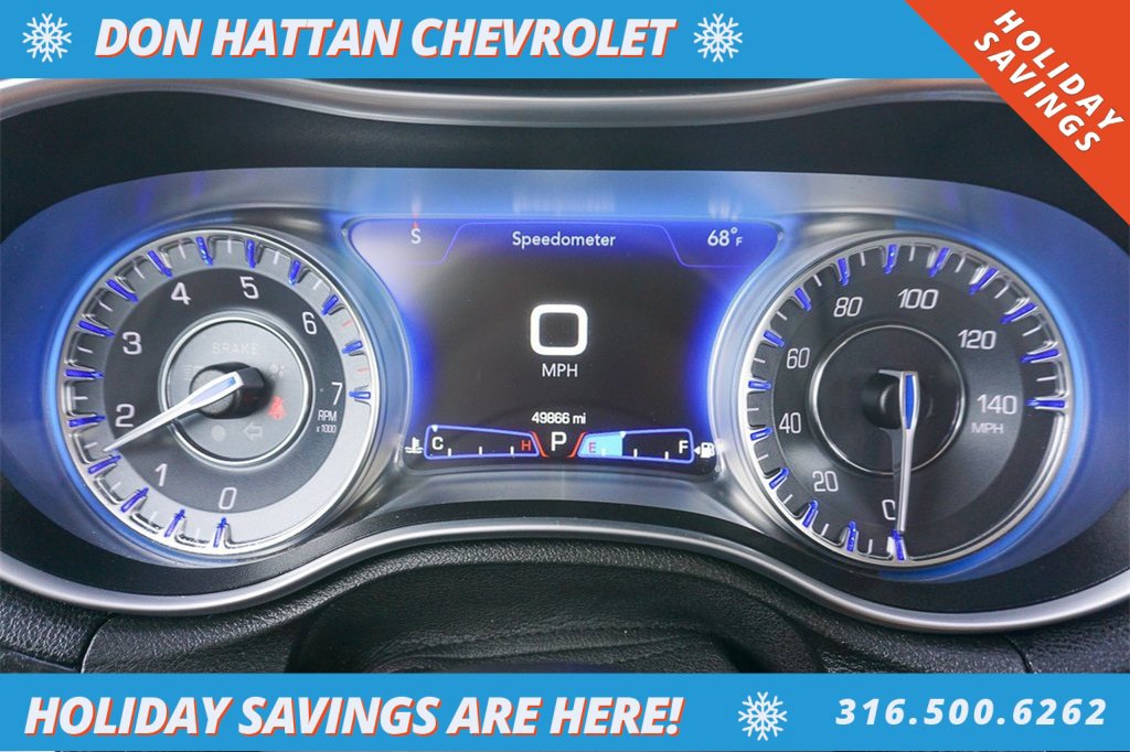 Used 2023 Chrysler 300 Touring w/ Sport Appearance Package image 7