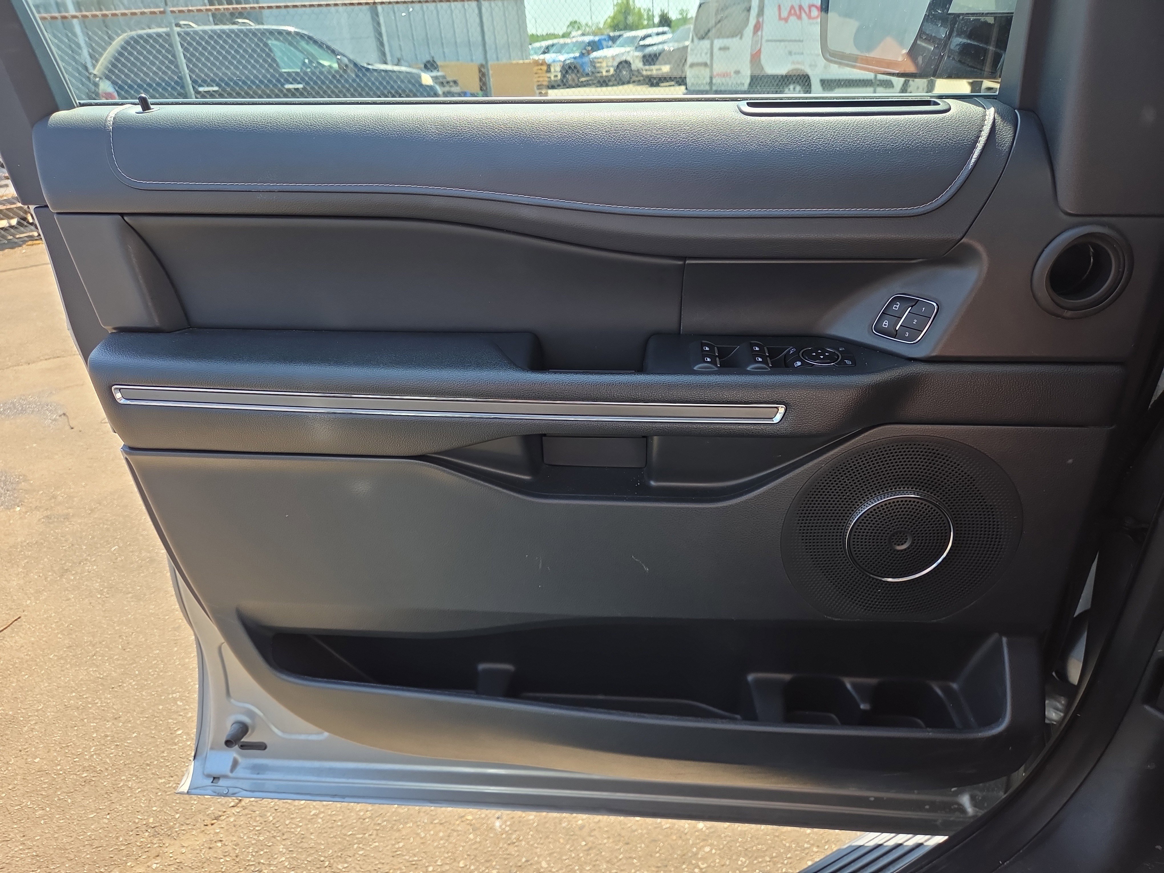 Used 2024 Ford Expedition XLT image 19