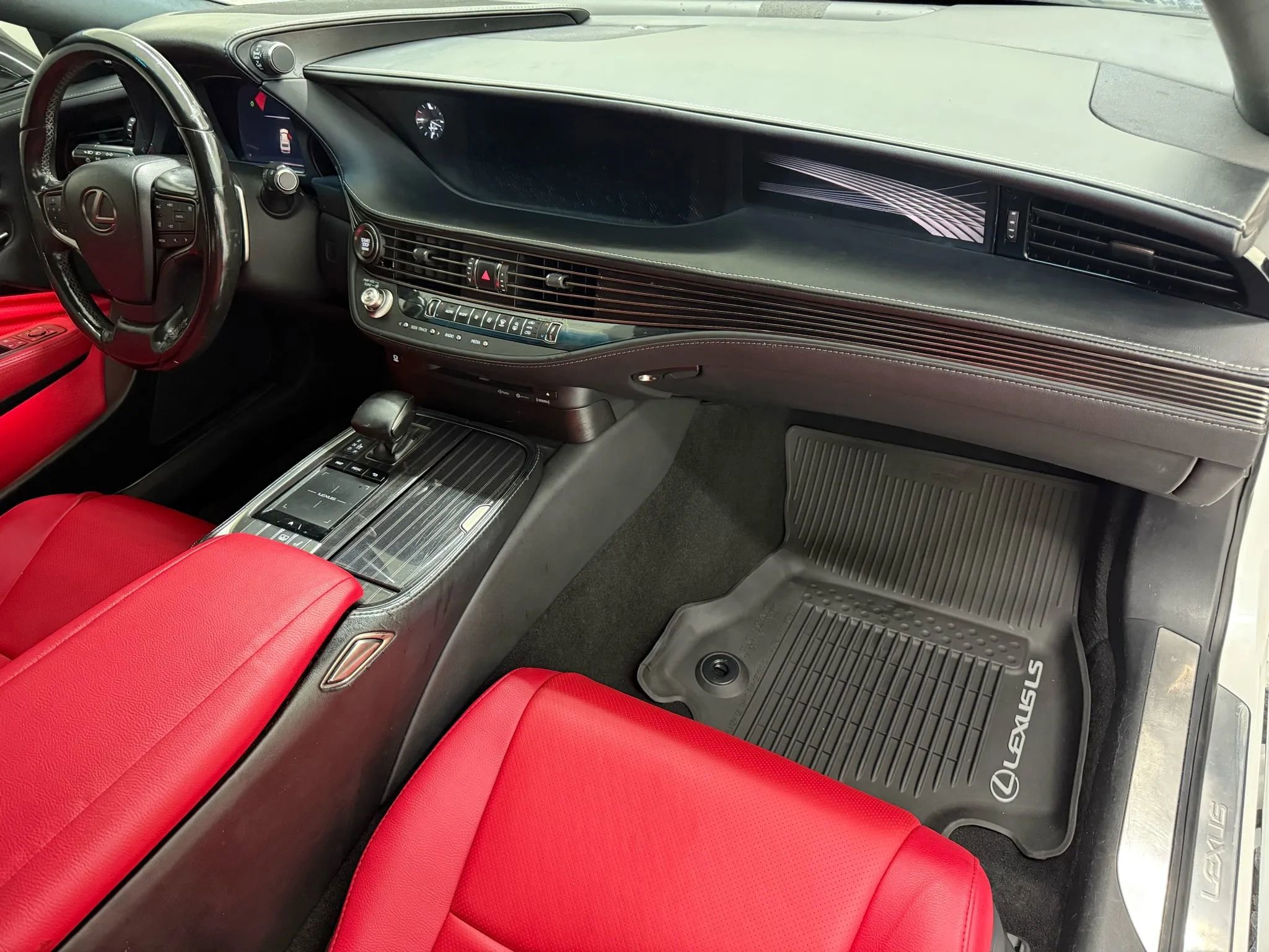 Used 2018 Lexus LS 500 w/ Accessory Package (Z2) image 21