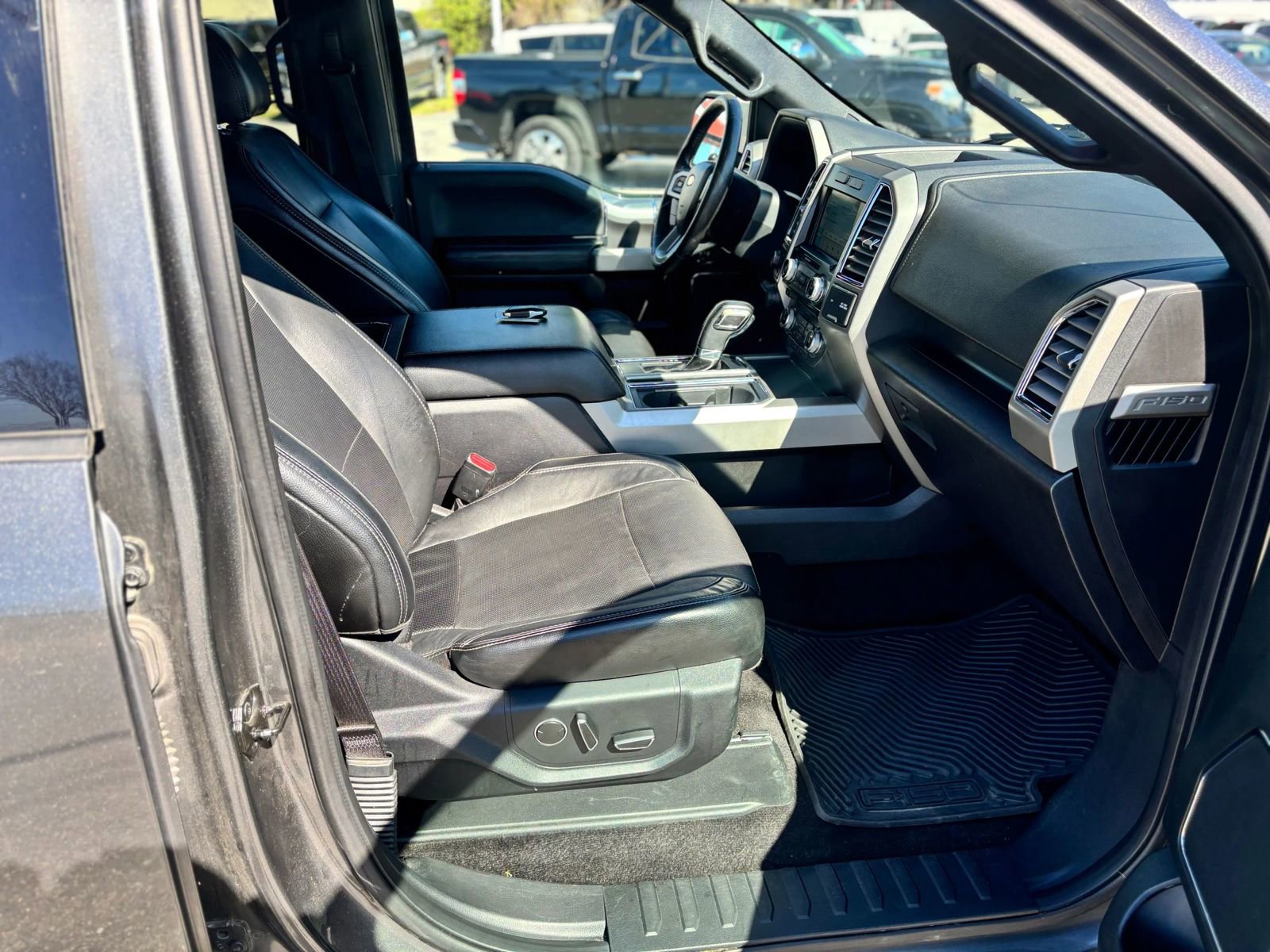 Used 2016 Ford F150 Lariat w/ Equipment Group 502A Luxury AWD/4WD image 17