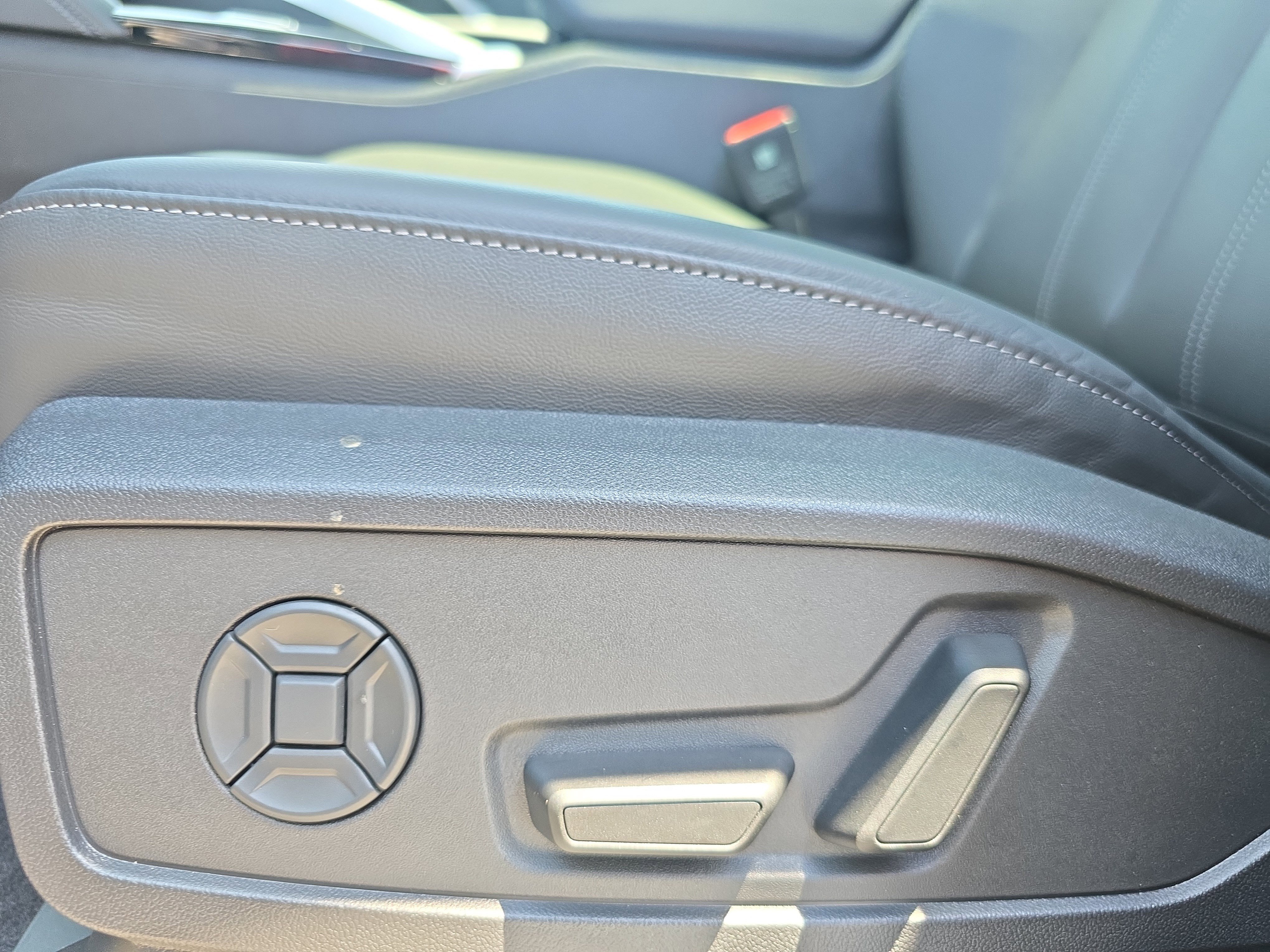 Used 2025 Audi Q5 Premium w/ Convenience Package AWD/4WD image 27