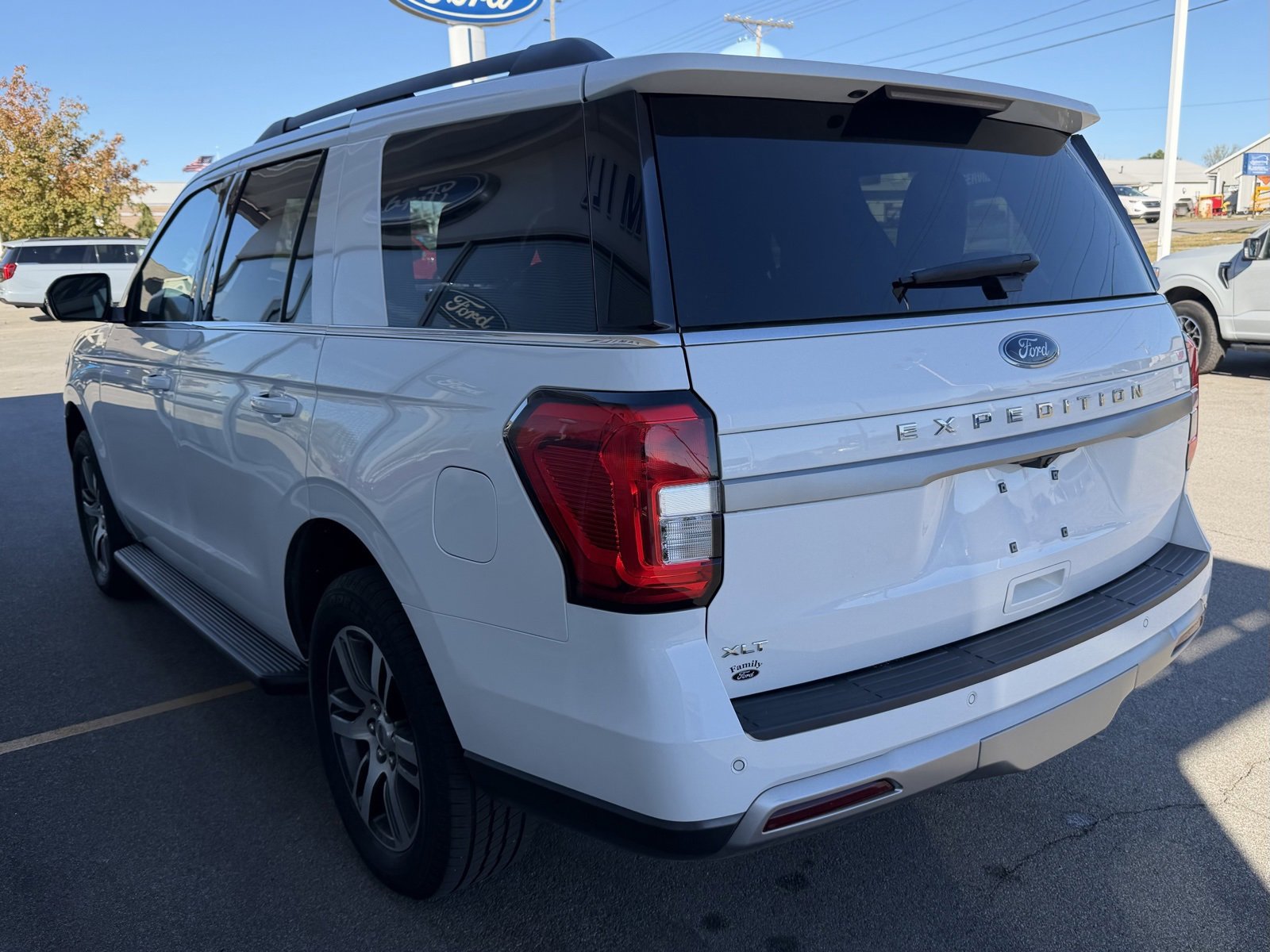 Used 2024 Ford Expedition XLT image 5