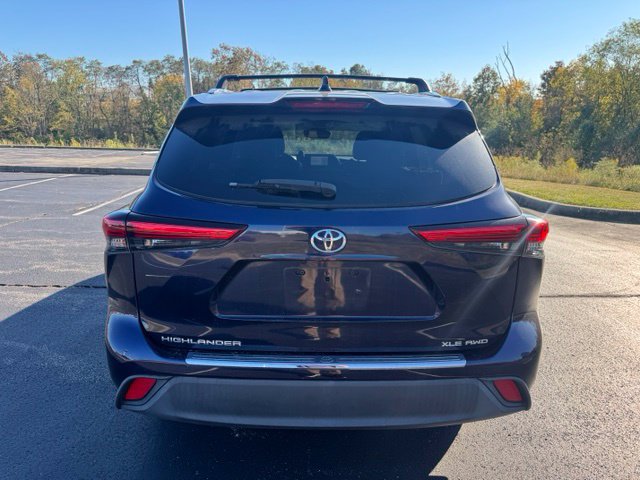 Used 2020 Toyota Highlander XLE AWD/4WD image 4
