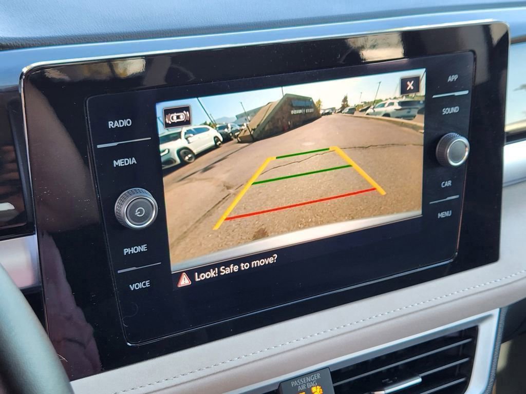 Used 2025 Volkswagen Taos SE image 12