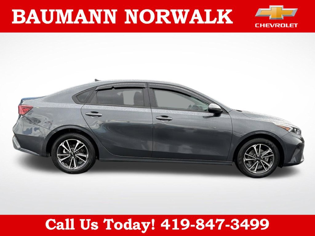 Used 2024 Kia Forte LXS w/ LXS Technology Package FWD image 8
