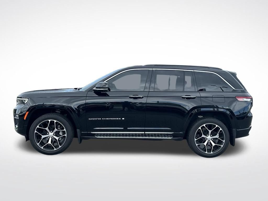 Used 2025 Jeep Grand Cherokee Summit AWD/4WD image 3