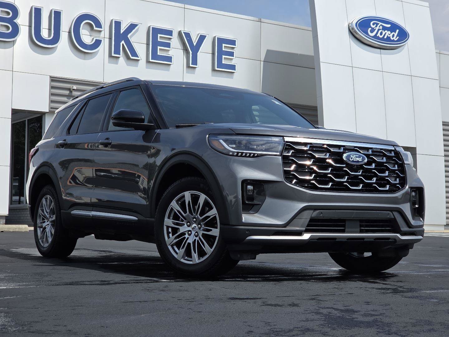 Used 2025 Ford Explorer Platinum AWD/4WD image 2