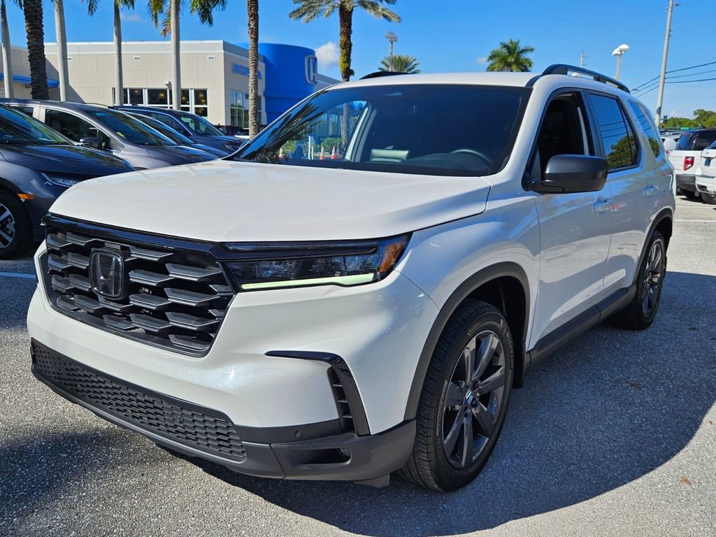 Certified 2024 Honda Pilot Sport image 3
