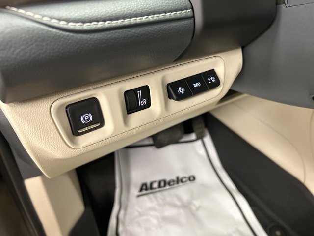 Used 2023 GMC Acadia Denali image 16