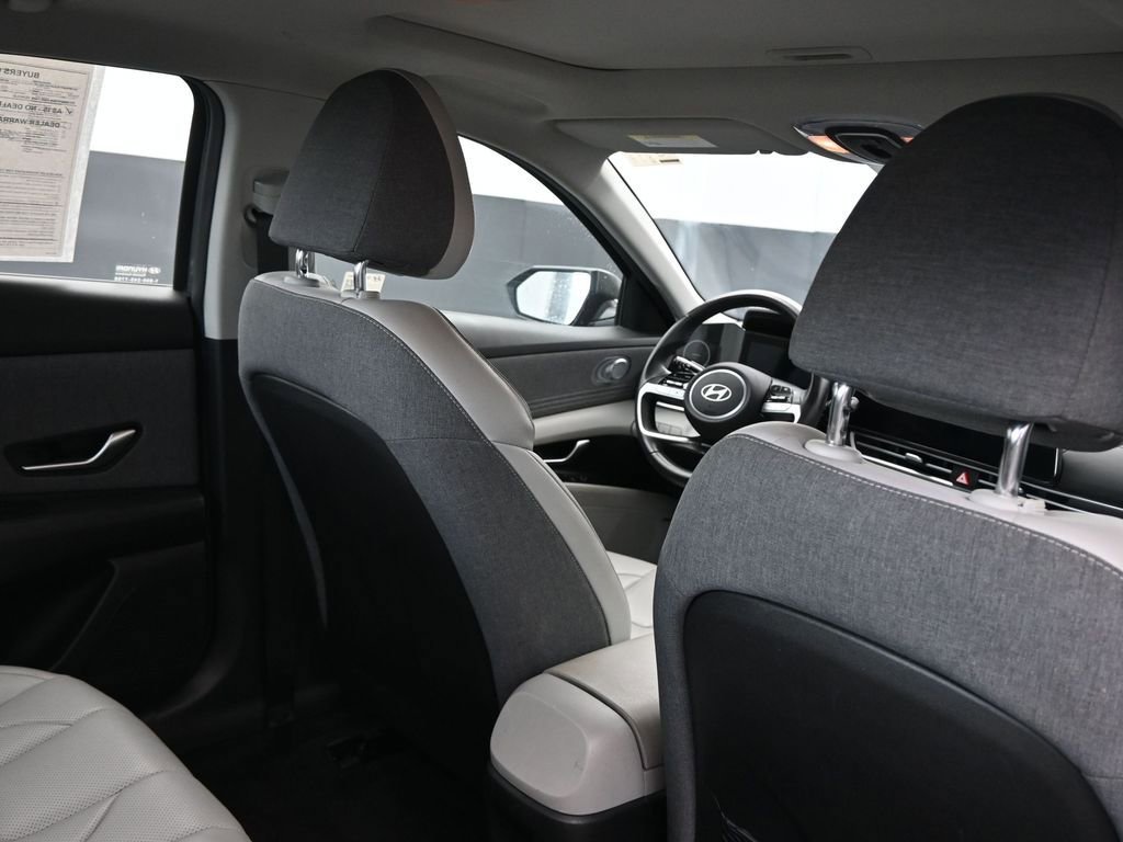 Used 2025 Hyundai Elantra Limited FWD image 15
