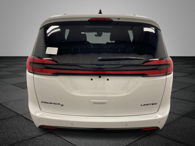 New 2026 Chrysler Pacifica Limited image 5