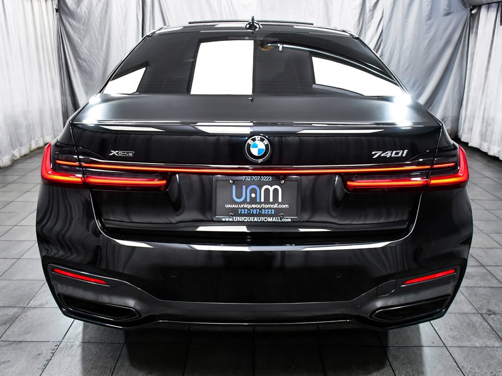 Used 2022 BMW 740i xDrive w/ M Sport Package AWD/4WD image 5