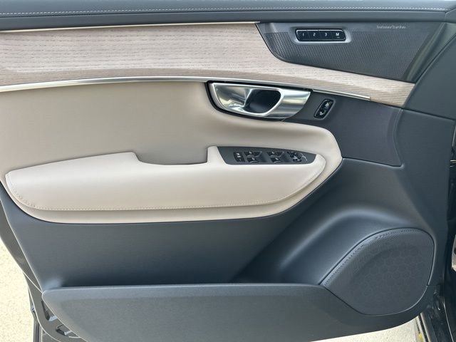 New 2026 Volvo XC90 T8 Plus w/ Protection Package Premier image 13