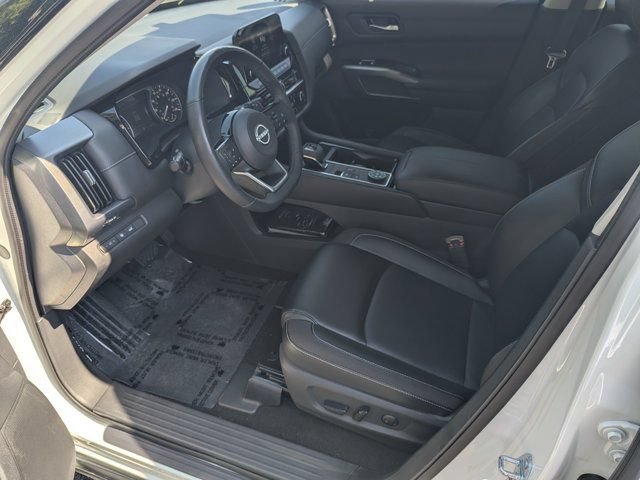 Used 2024 Nissan Pathfinder SL AWD/4WD image 9