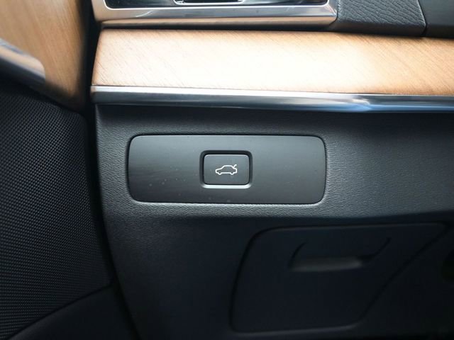 Used 2024 Volvo XC90 B6 Plus w/ Protection Package image 28