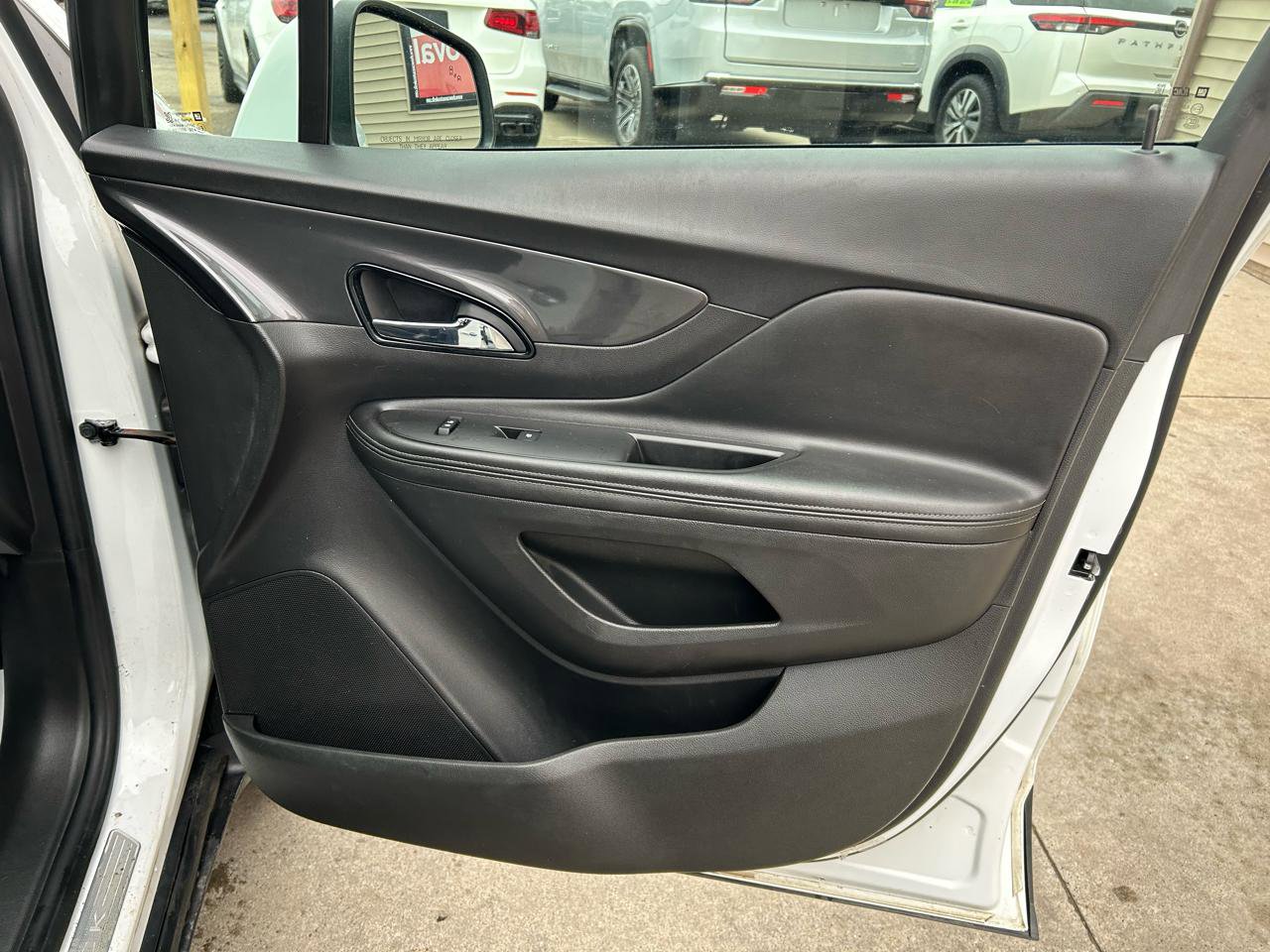 Used 2018 Buick Encore Essence image 16