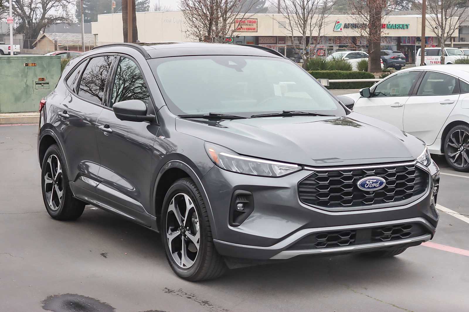 Used 2023 Ford Escape ST-Line Select w/ Tech Pack #2 image 2