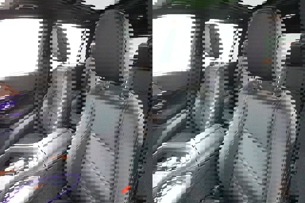 Used 2025 Mercedes-Benz GLS 450 4MATIC image 11