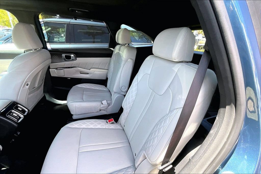 Certified 2025 Kia Sorento SX Prestige AWD/4WD image 15