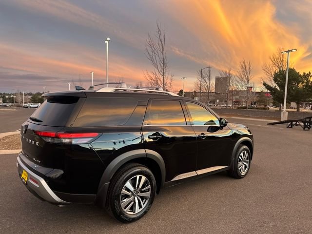 Used 2023 Nissan Pathfinder SL image 3