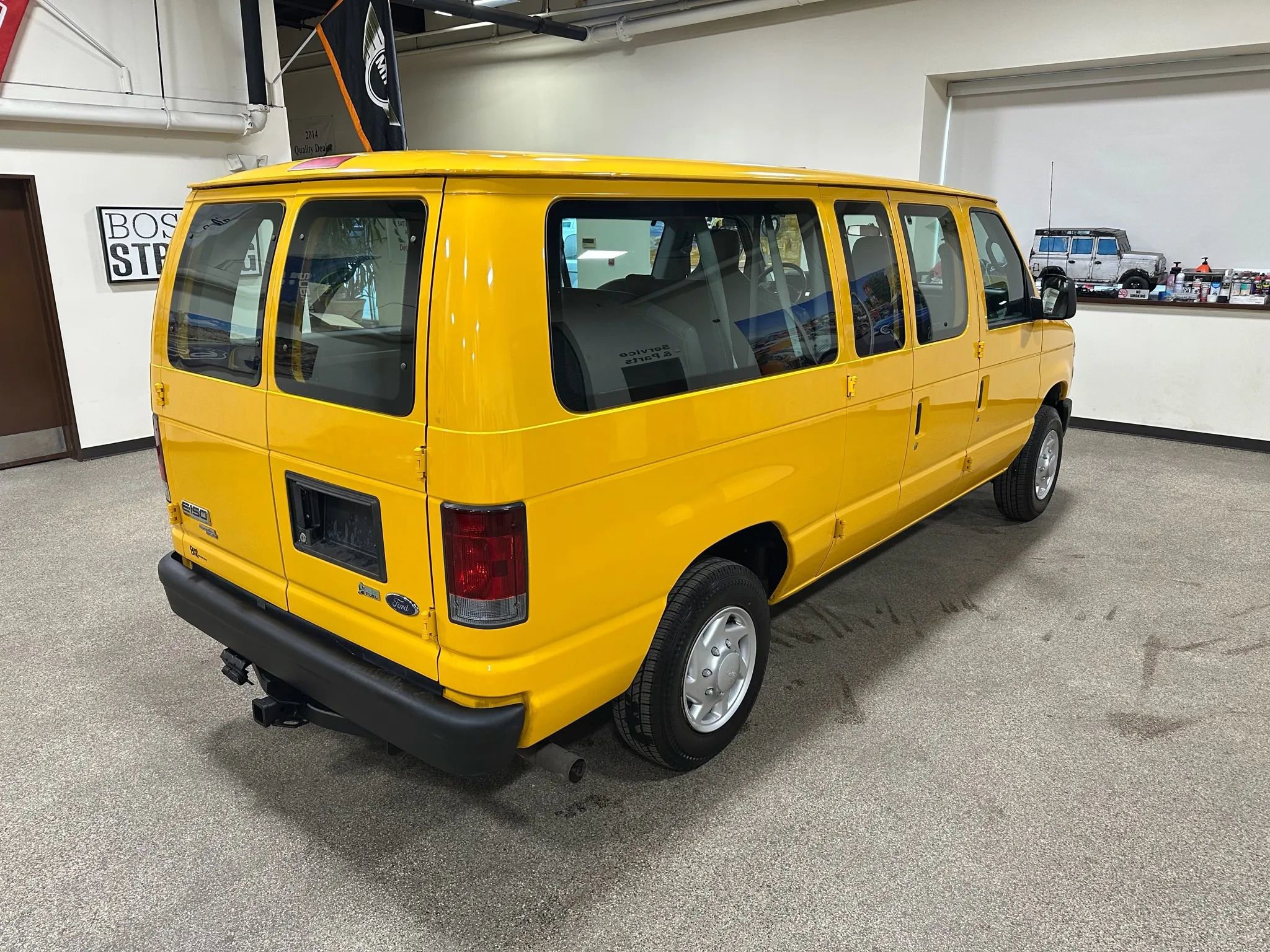 Used 2011 Ford E-150 and Econoline 150 Wagon RWD image 7