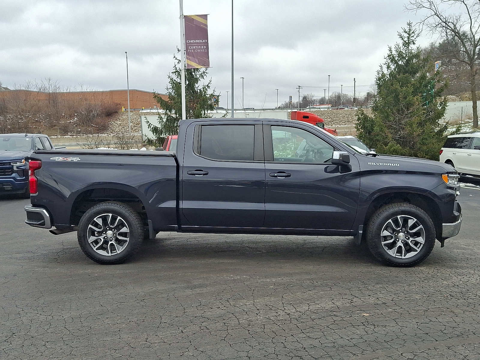 Used 2022 Chevrolet Silverado 1500 LT image 8