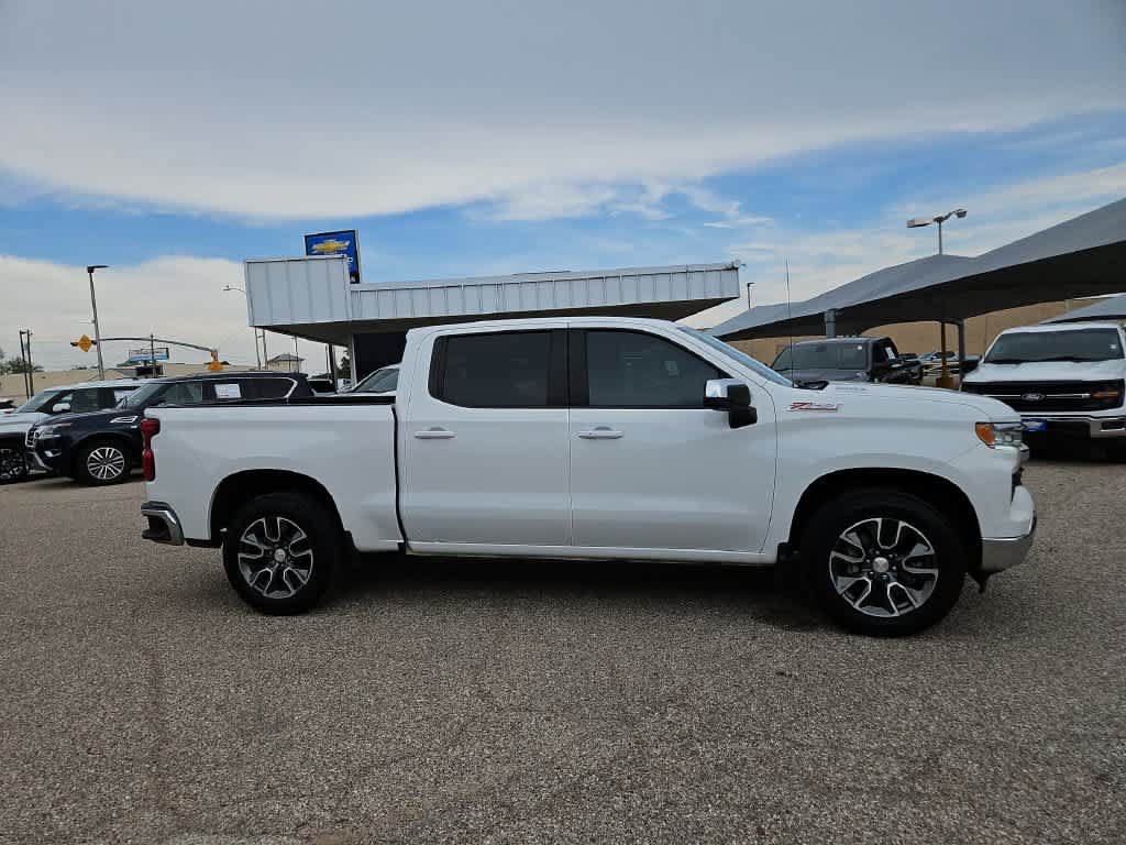 Used 2023 Chevrolet Silverado 1500 LT w/ Z71 Off-Road Package AWD/4WD image 9