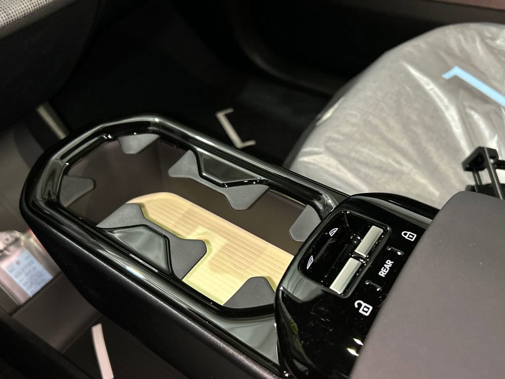 New 2026 Volvo EX30 Ultra w/ Climate Package image 17