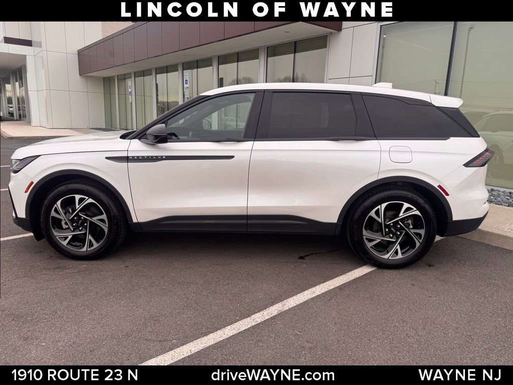 Used 2025 Lincoln Nautilus Premier w/ Equipment Group 102A image 2