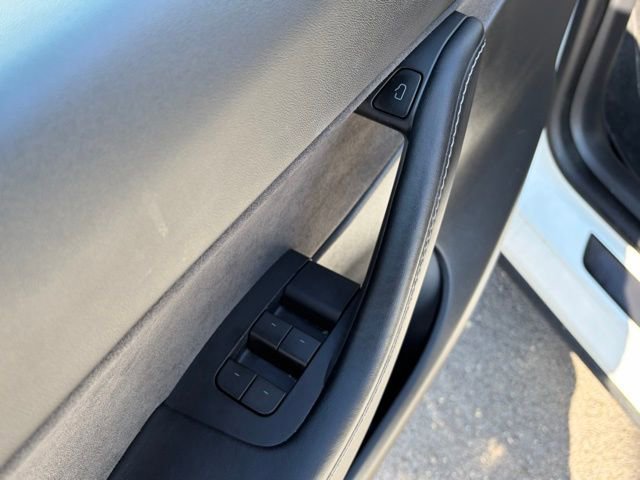 Used 2022 Tesla Model Y Performance image 14