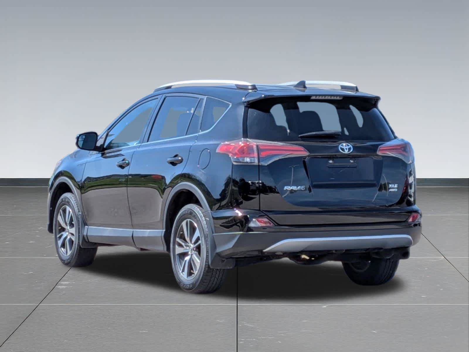 Used 2016 Toyota RAV4 XLE AWD/4WD image 3