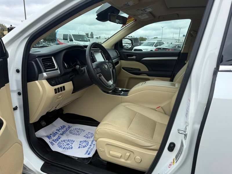 Used 2017 Toyota Highlander XLE AWD/4WD image 10