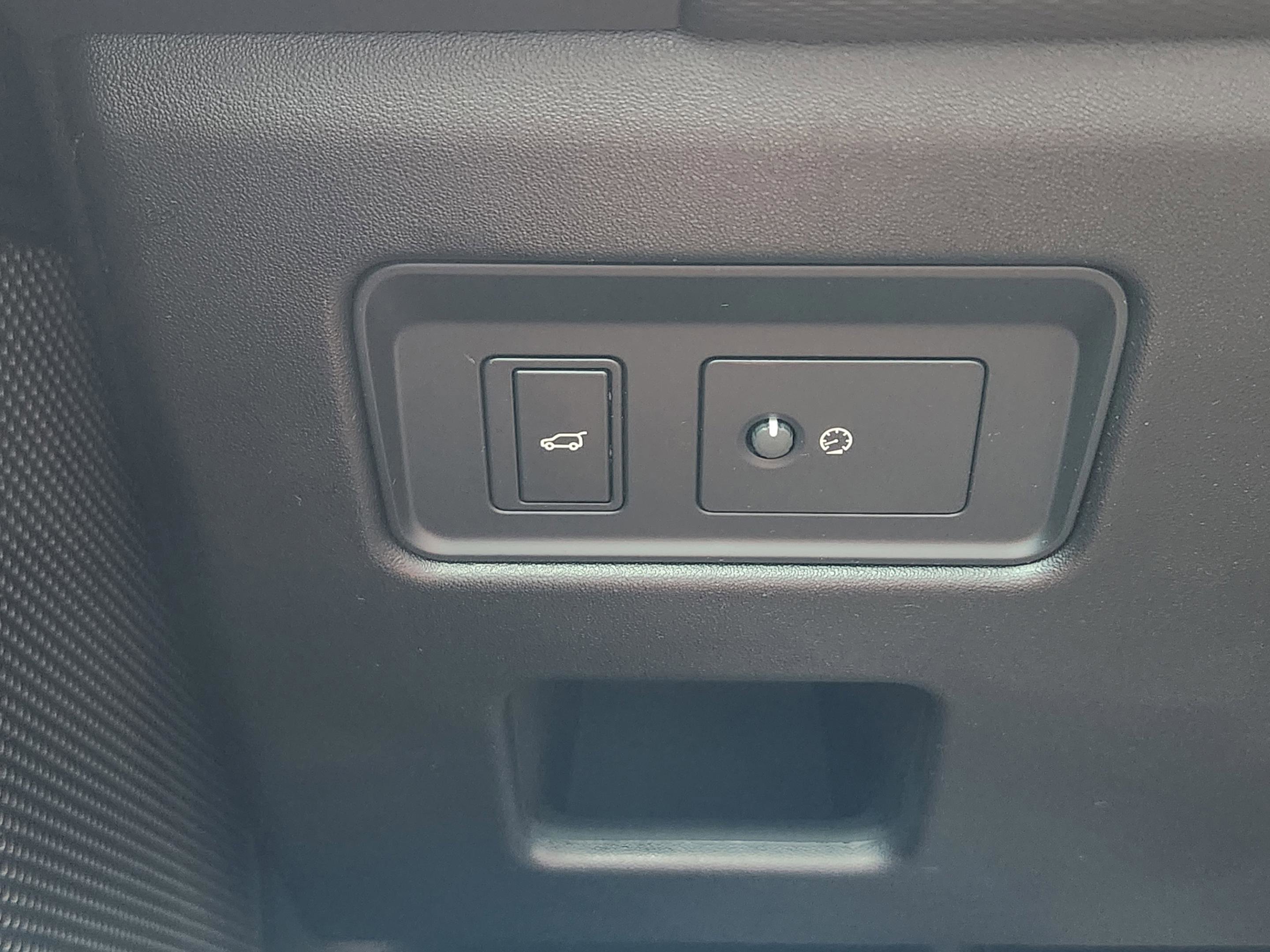 Certified 2025 Land Rover Discovery Dynamic SE AWD/4WD image 18