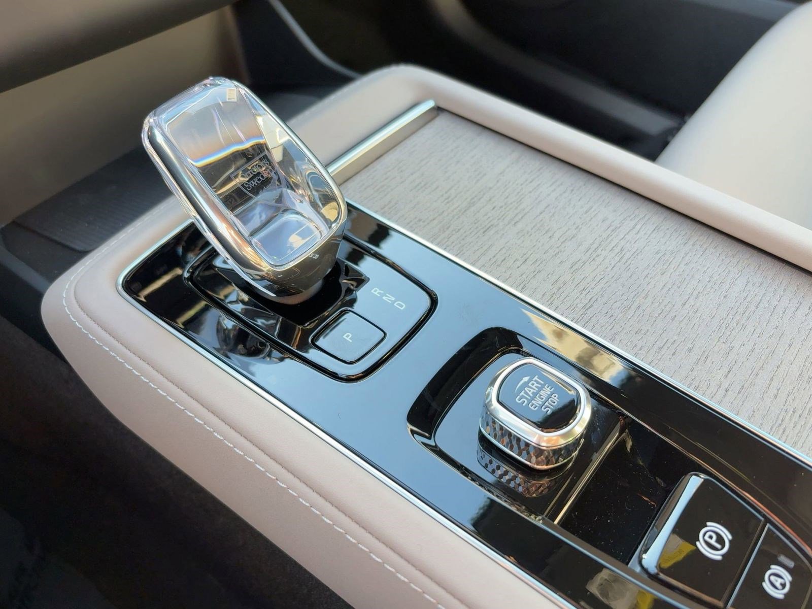 New 2026 Volvo XC90 T8 Plus w/ Protection Package image 17