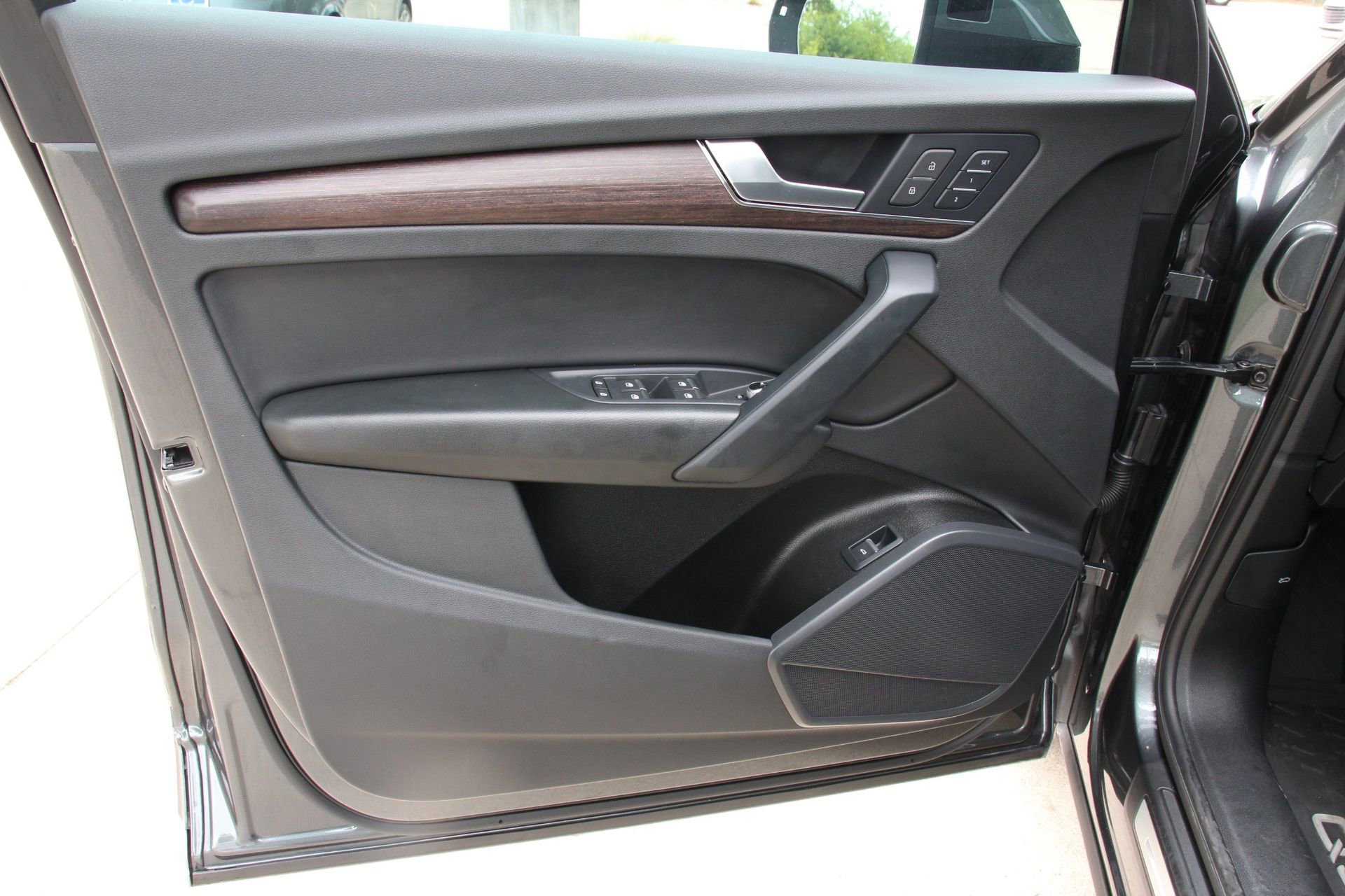 Used 2023 Audi Q5 2.0T Premium w/ Convenience Package image 12