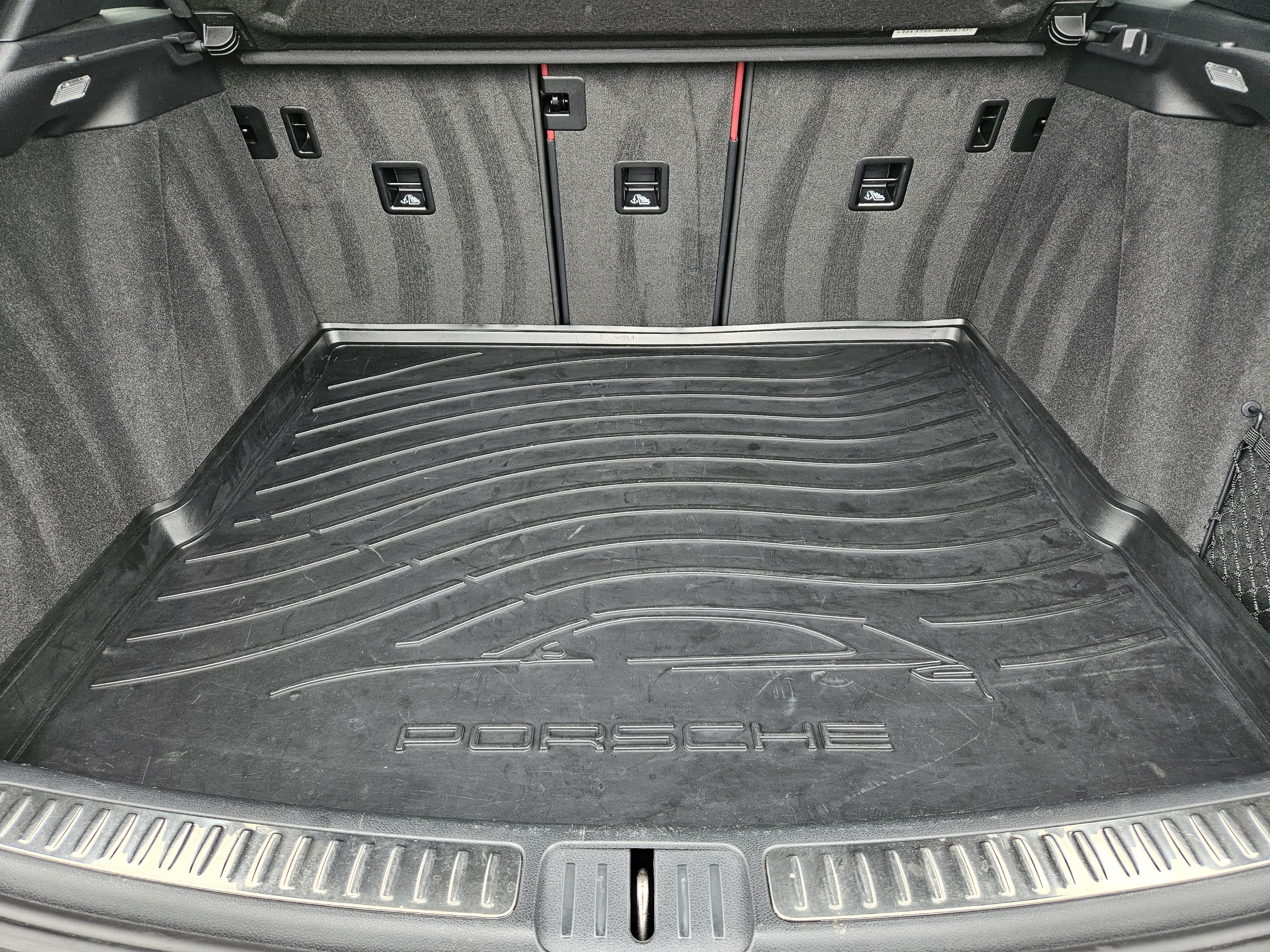 Certified 2023 Porsche Macan S AWD/4WD image 31