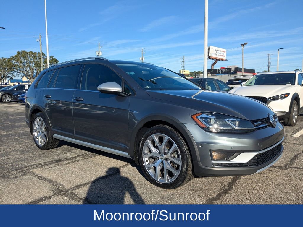Used 2018 Volkswagen Golf Alltrack SEL image 2