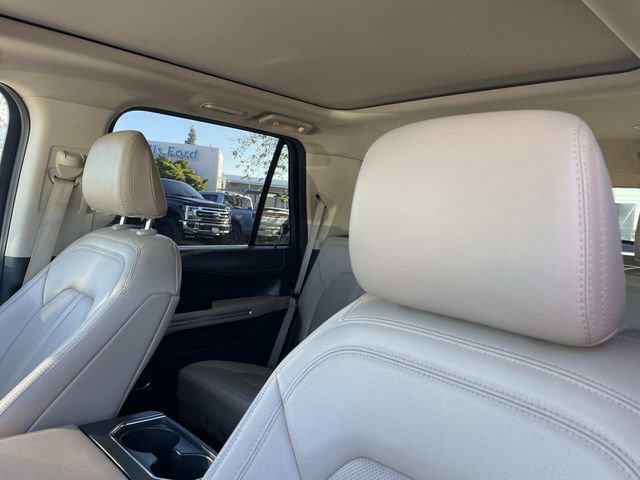 Certified 2022 Ford Expedition Limited image 32