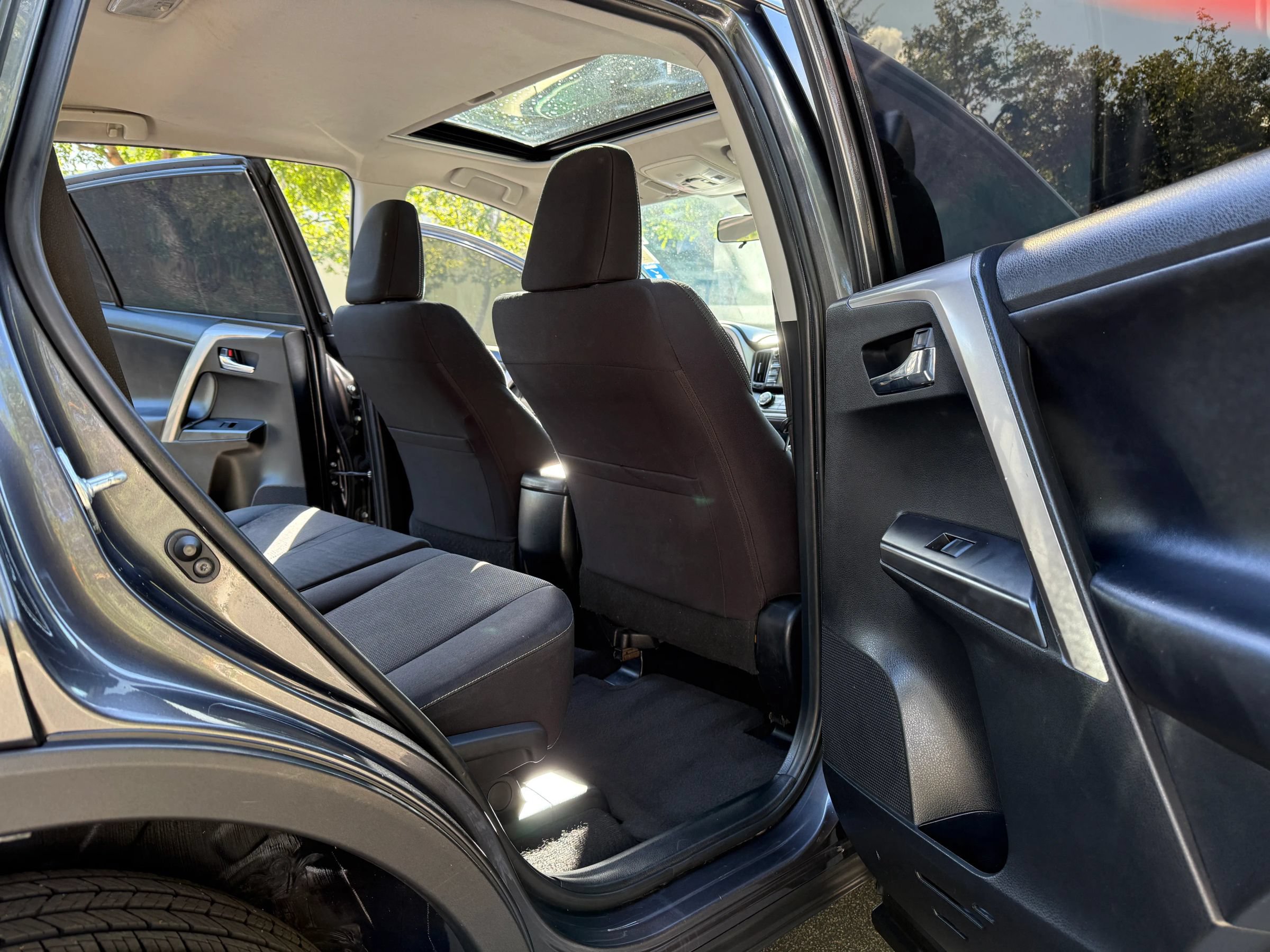 Used 2017 Toyota RAV4 XLE w/ Carpet Mat Package FWD image 16