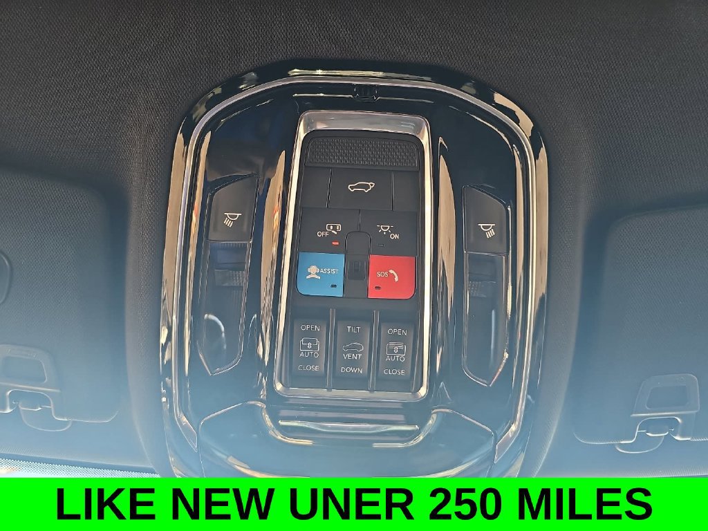 Used 2023 Jeep Grand Cherokee Overland w/ Luxury Tech Group IV AWD/4WD image 32