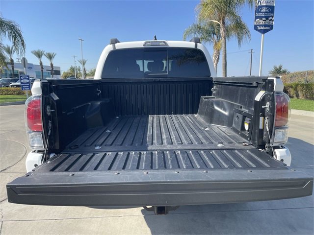Used 2022 Toyota Tacoma Limited image 26