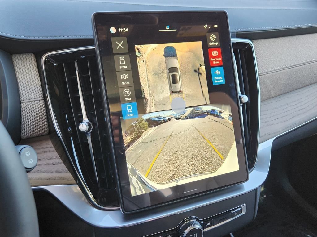 New 2026 Volvo XC90 T8 Plus w/ Protection Package Premier image 8